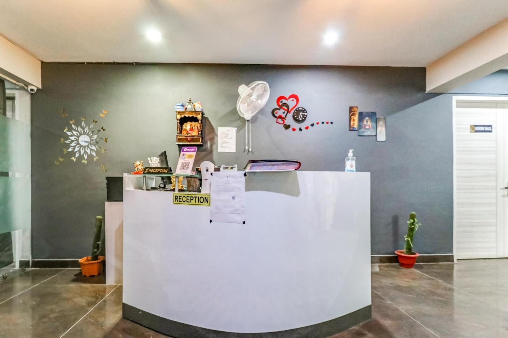 Hotel Townhouse Skylight Near Medanta Hospital Gurgaon Exterior foto