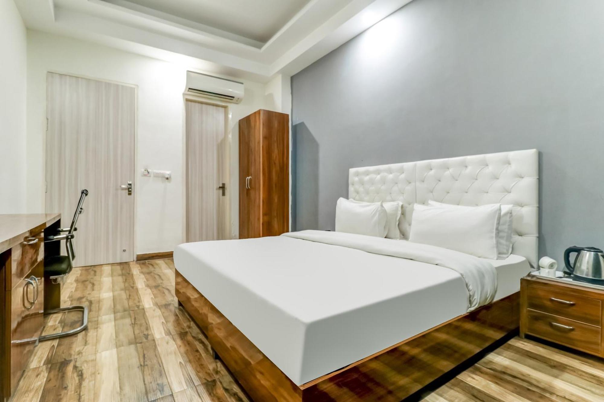Hotel Townhouse Skylight Near Medanta Hospital Gurgaon Exterior foto