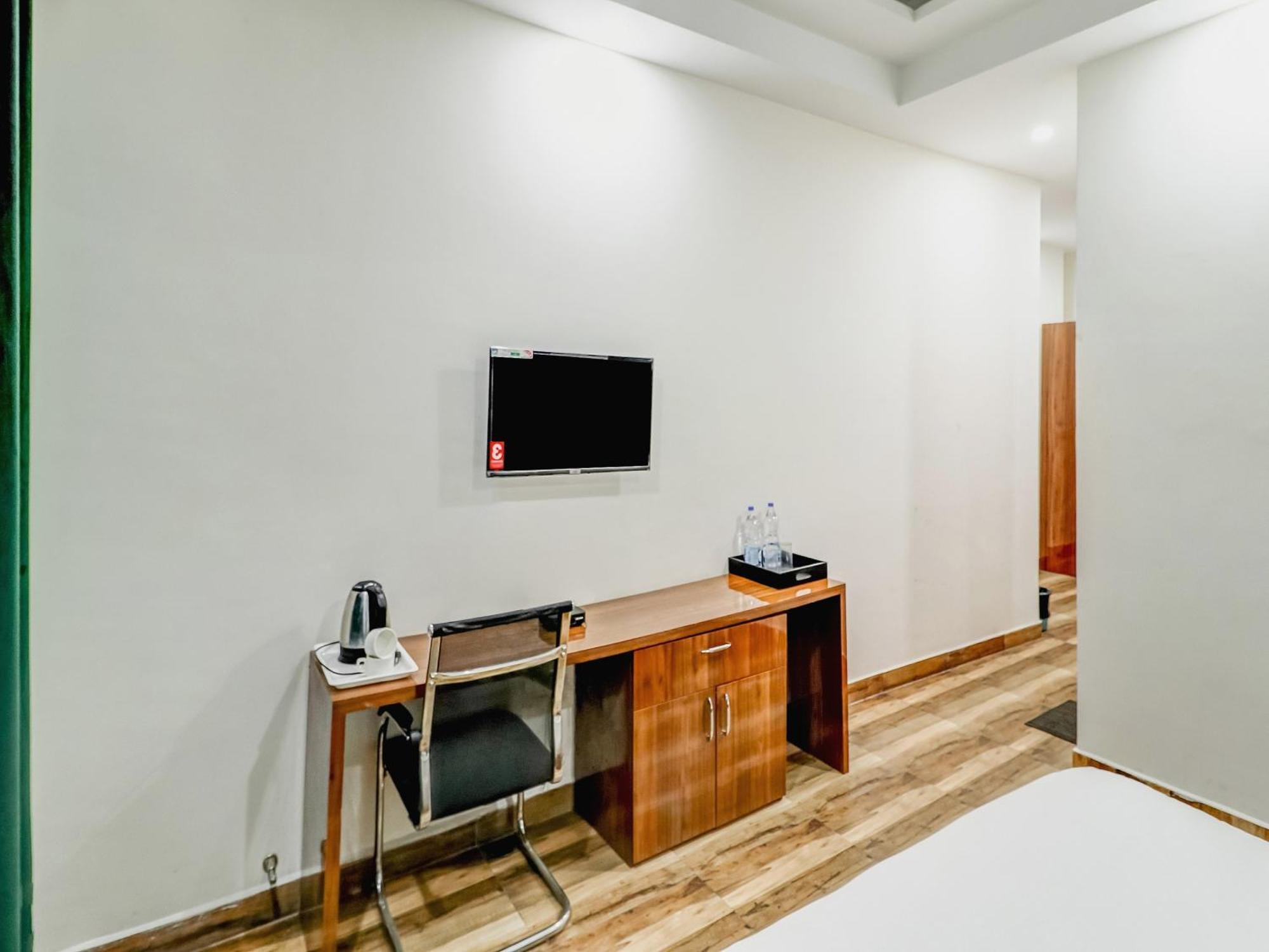 Hotel Townhouse Skylight Near Medanta Hospital Gurgaon Exterior foto