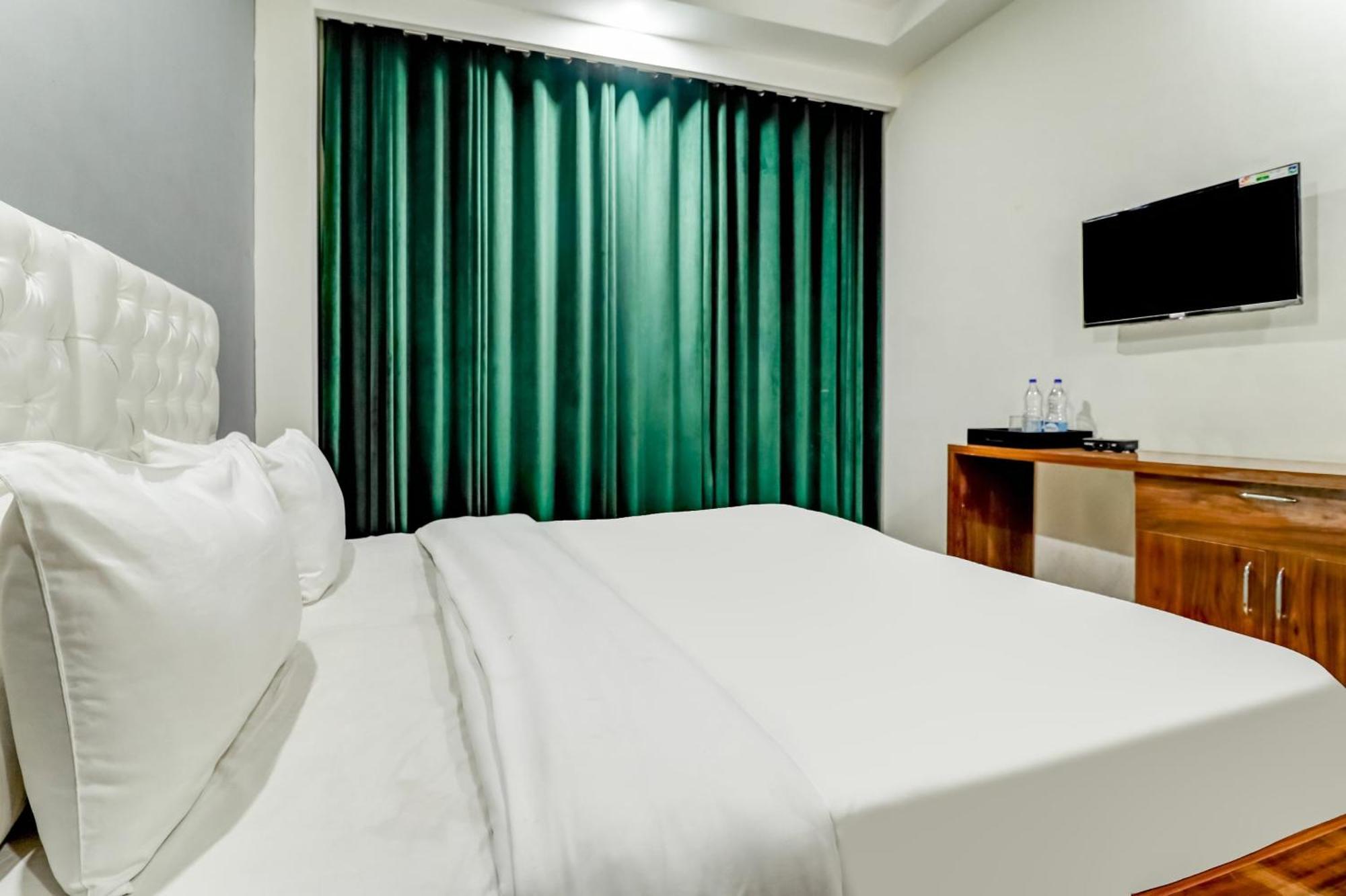 Hotel Townhouse Skylight Near Medanta Hospital Gurgaon Exterior foto