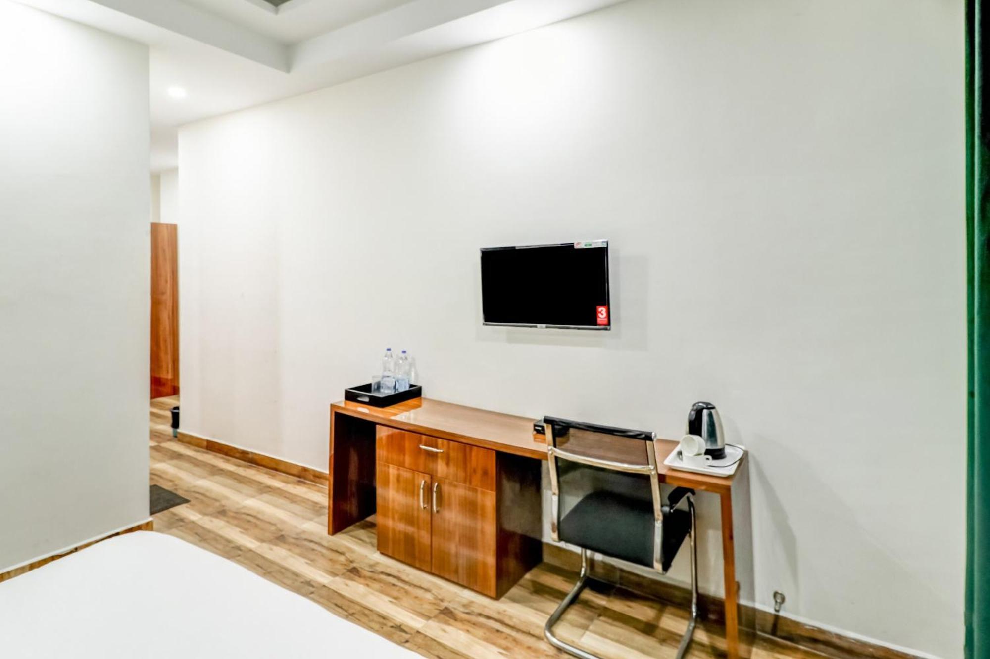 Hotel Townhouse Skylight Near Medanta Hospital Gurgaon Exterior foto
