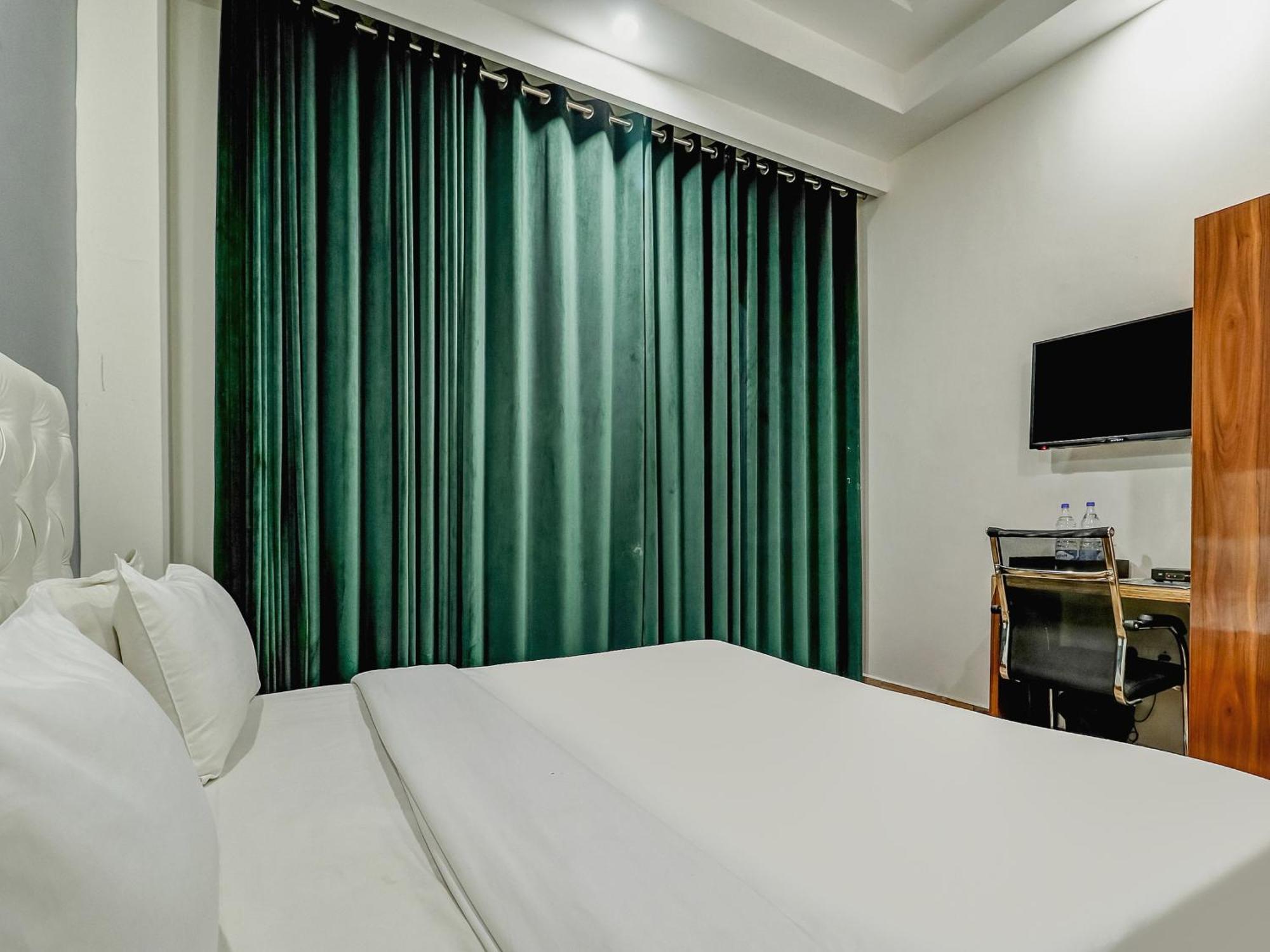 Hotel Townhouse Skylight Near Medanta Hospital Gurgaon Exterior foto