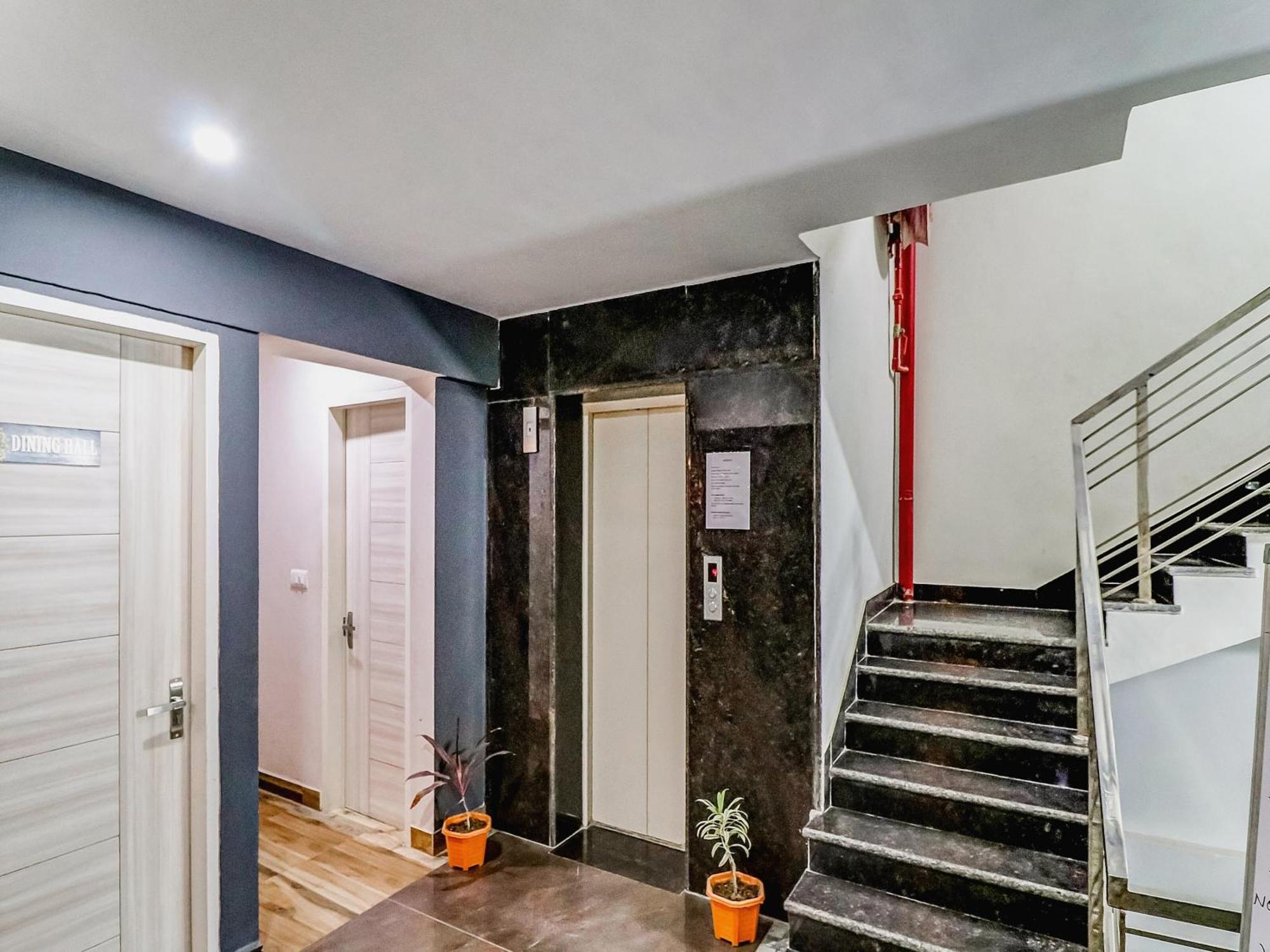 Hotel Townhouse Skylight Near Medanta Hospital Gurgaon Exterior foto